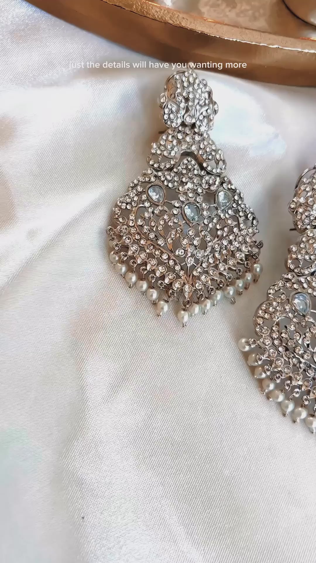 Mahveen Earrings - Silver